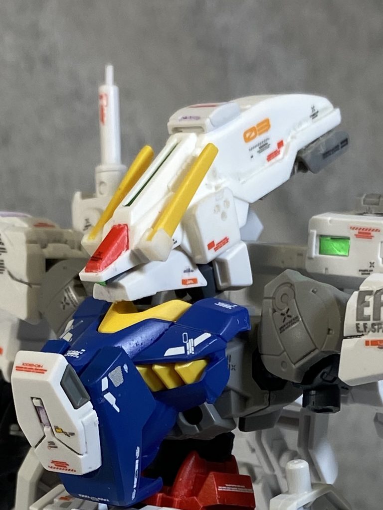 頭部アップで。

初代ガンダムのリメイクと言えばフォーザ・バレルがあるんですが、なんとなく作った頭部がほんのりウィルバー風味。