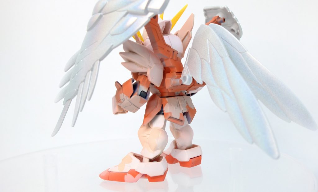 羽根に使用したのはガイアノーツのメタリックプリズムホログラムです。