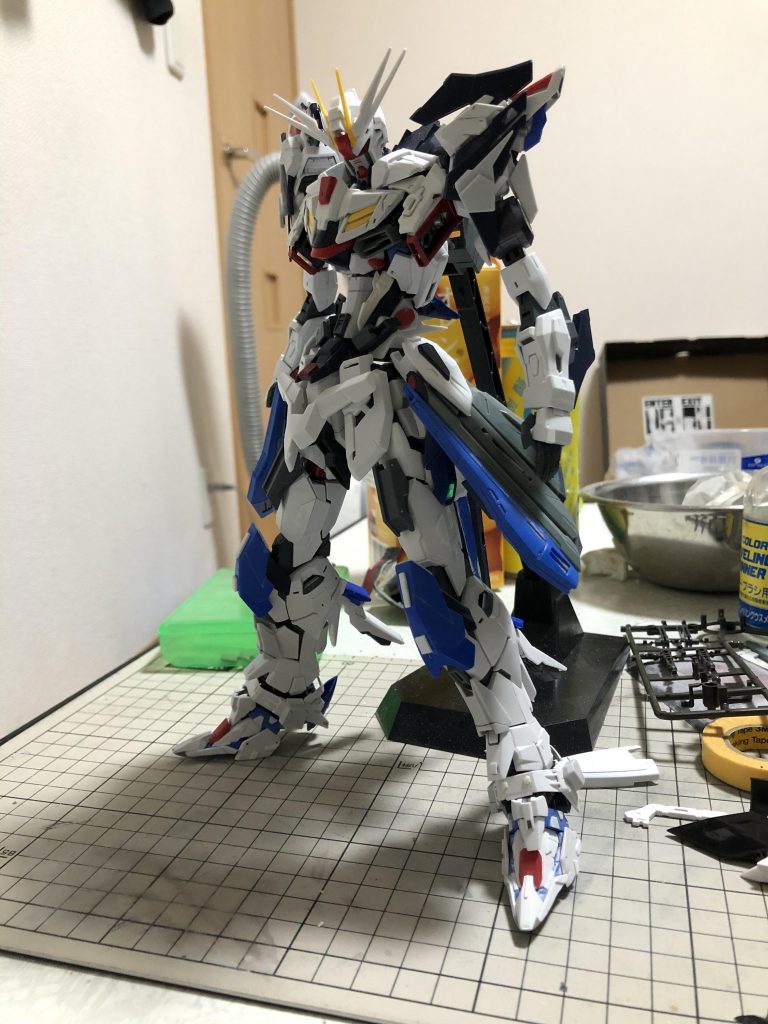 塗装前の本体はこんな感じでした。
背景が散らかってるのは気にしたら負けです。