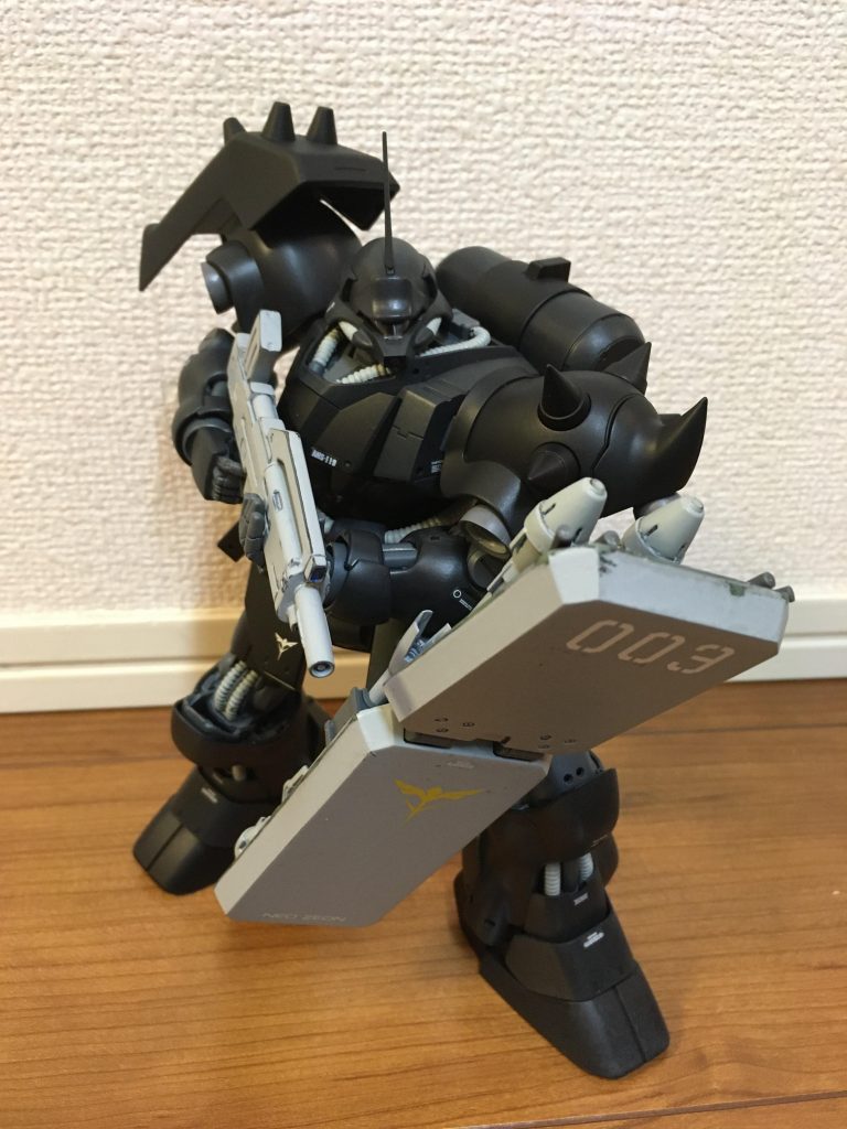 あまりにも真っ黒になりそうだったので、武装は明るめのグレーで。良い感じかなと。