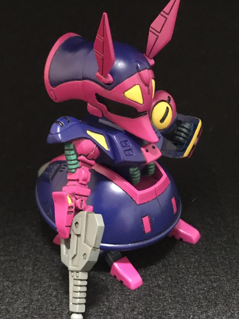 パーツ数が少ないので塗り分け大変でした。現行のHGのキットの方が楽な位でした。
普段はエアブラシで塗装しているのですが、今回は筆塗りの箇所がかなり多いです。