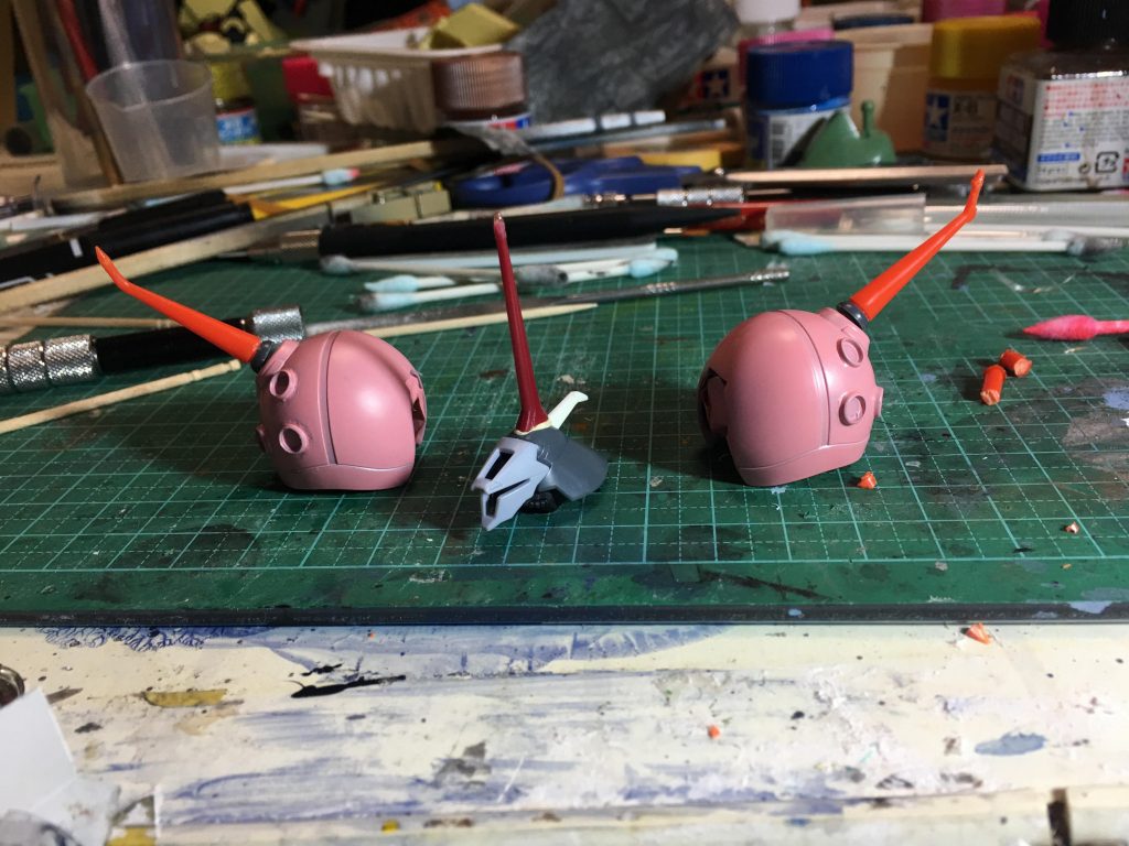 角等は旧キットから流用しました。