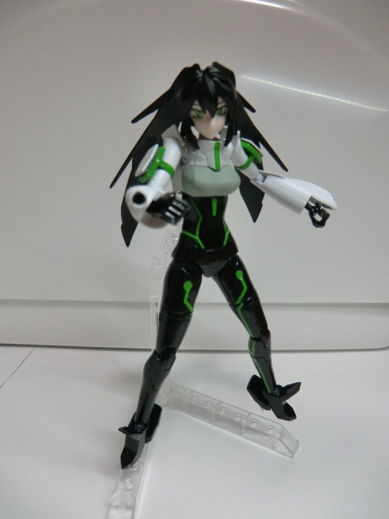 黒の光沢のコントラストに合うよう、緑はライトグリーンで塗りました。