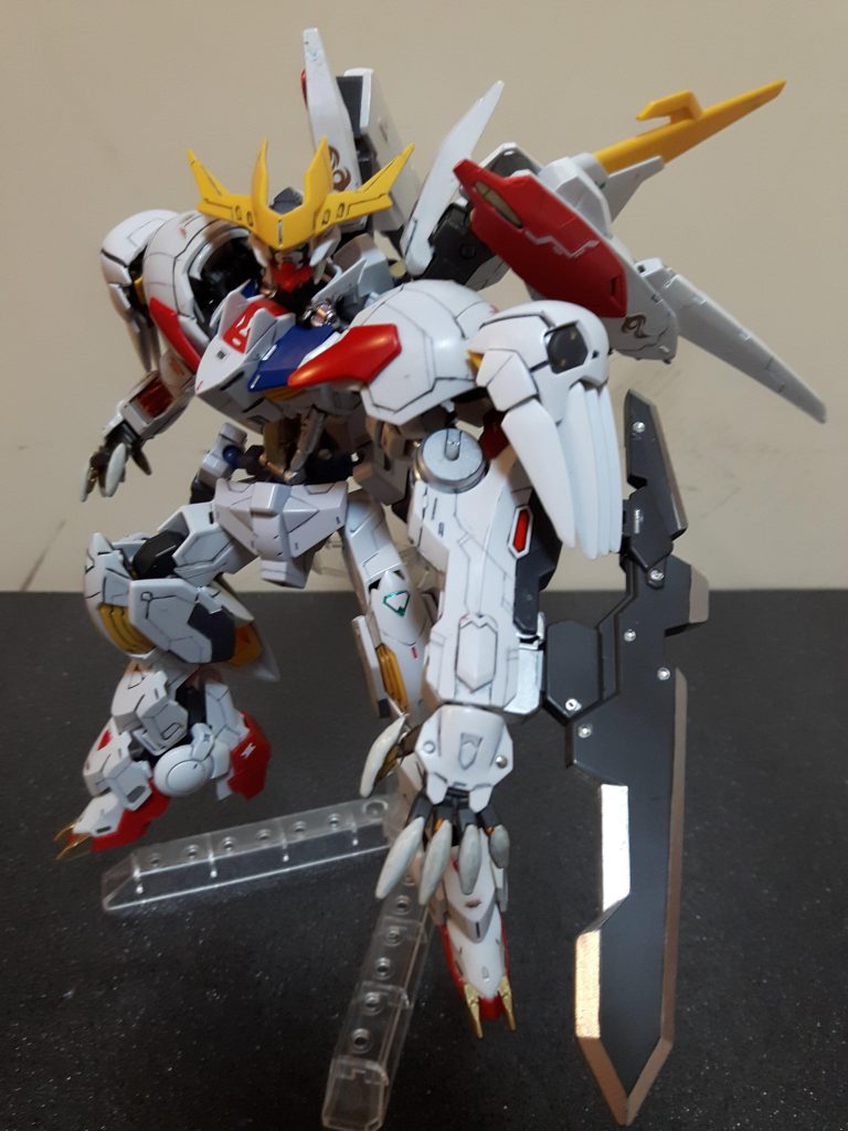 新しく腕に大型ブレードを装備。