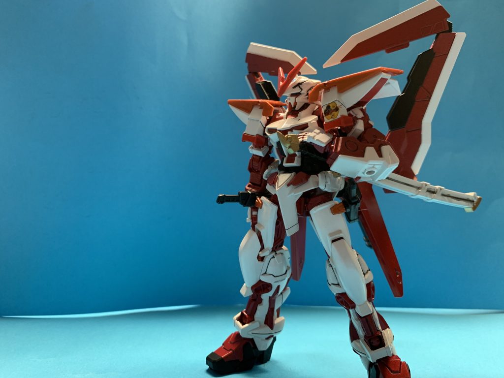 フロント。タクティカルアームズはレッドフレーム改に倣ってデルタ状に。本体含め塗装できるところはやり抜く勢いで塗装しました。