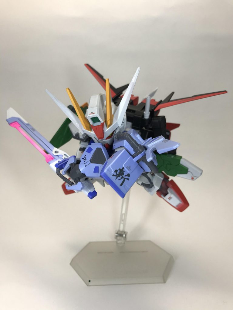 ストライク本体は以前作ったストライクルージュのカメラアイ部分を付け替えた物を使用。パーフェクトストライカーはエネルギーパックをスクラッチしたのと尾翼の追加のみになってます