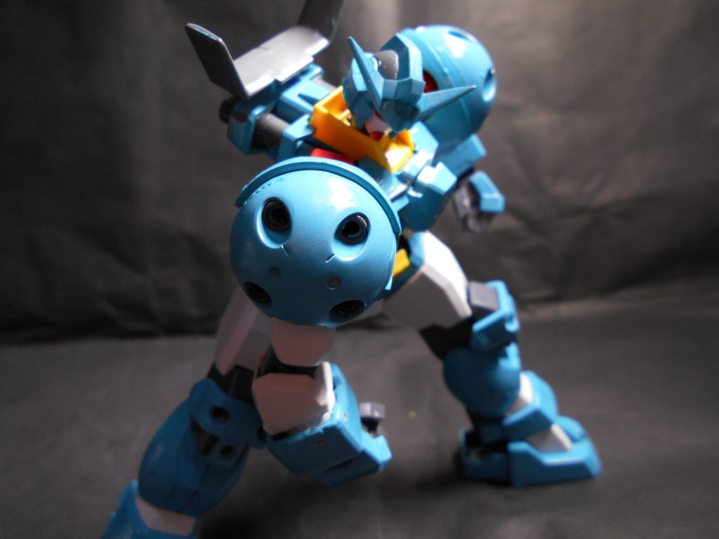 スーパーヒーローみたいなポージングに、