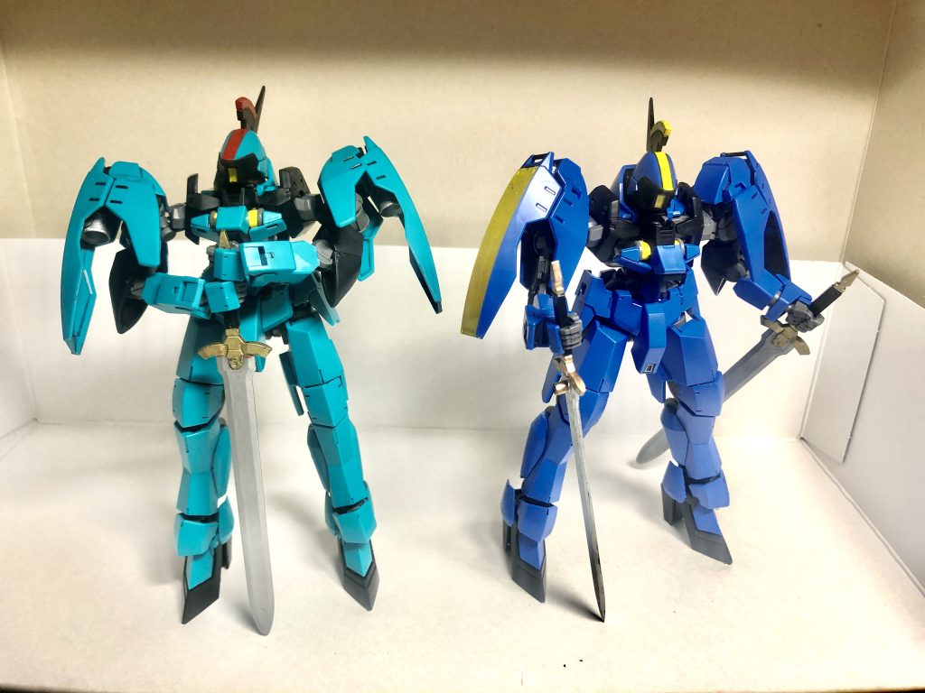 一般販売のグレイズリッター(カルタ機)とプレバン 販売のグレイズリッター(マクギリス機)のツーショット