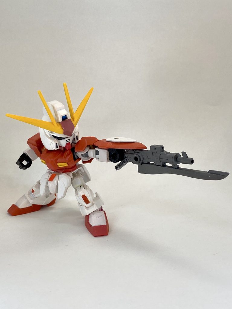 シールドには後で紹介するギミックの恩恵でライフルが接続できます。なんか高出力ビームとか撃てそう。