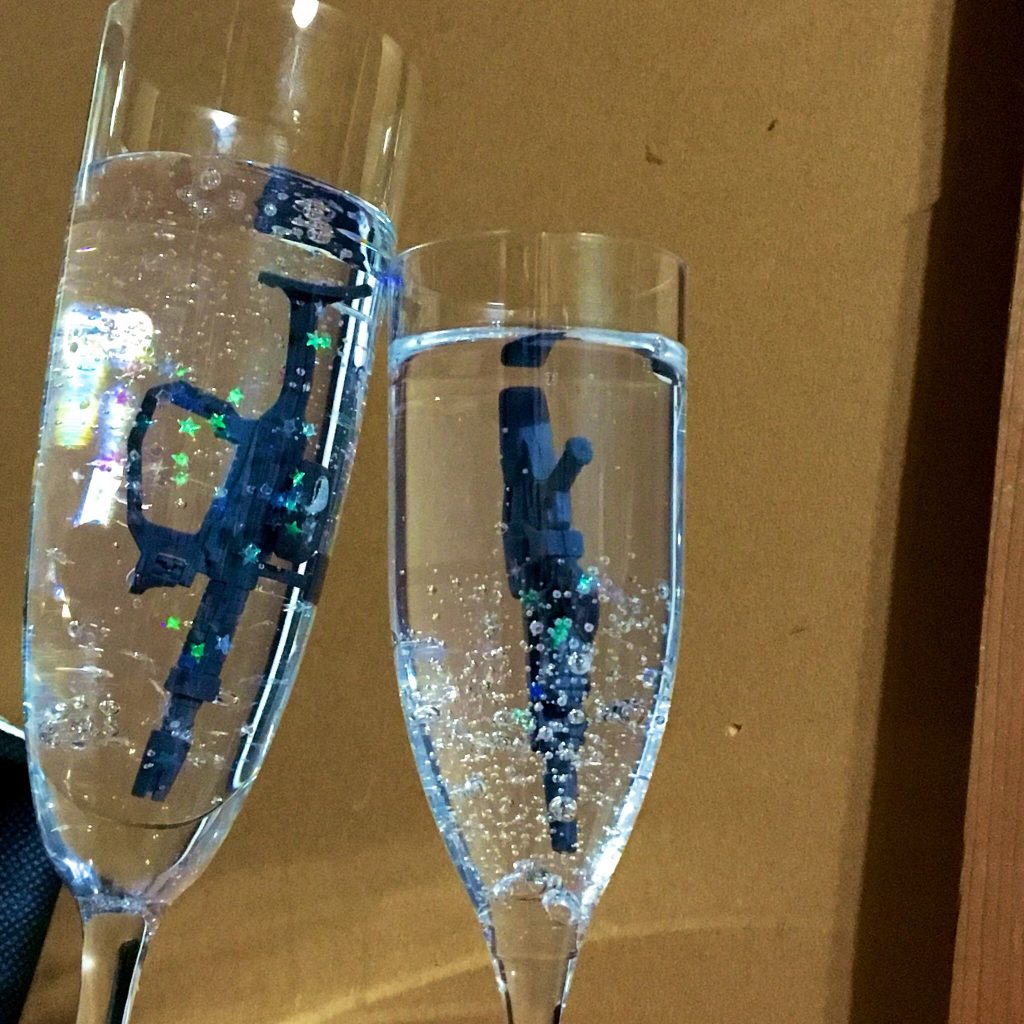 「オレたちには武器なんて」–2枚目/制作者：おっぱにくん