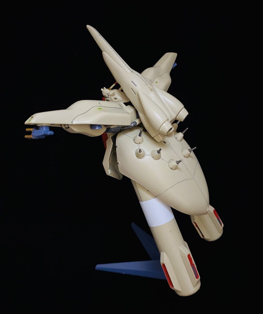 スカートの部分はそれっぽくスジボリしてみましたが、慌ててやるとダメですね……難しい。