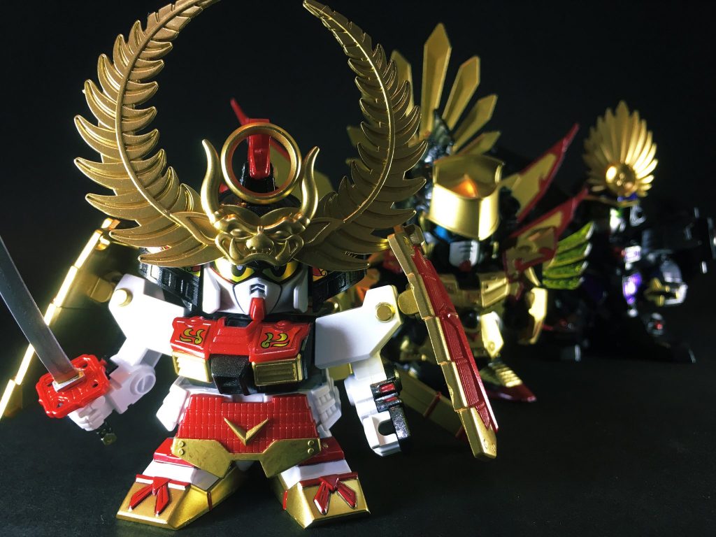 〜〜〜〜〜〜〜〜〜〜
徳川家康頑駄無、こちらは旧キットのリデコ品で、元はファーストガンダム大将軍です。
各種武具、馬、馬との合体機構も徳川所縁の設定を付して継承されています。
歯朶の葉状の威厳ある前立兜は新規パーツで、元々大将軍キットである事も相まって見事に徳川家康感を表現されております。