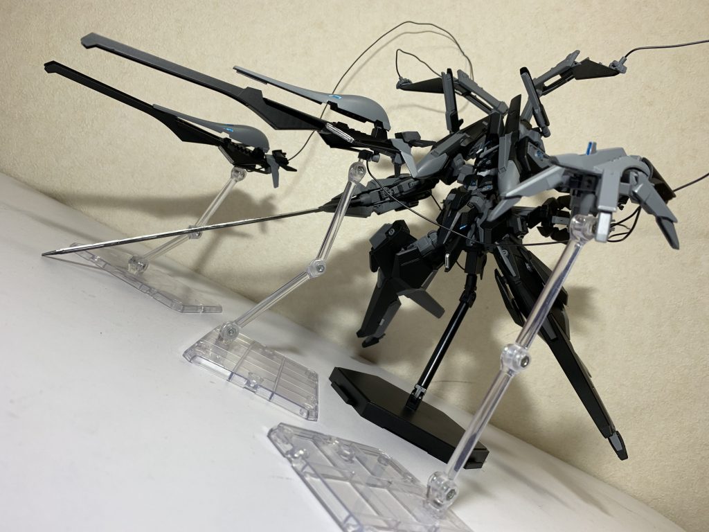 ･強化型ウインチキャノン
ハイゼンスレイⅡ･ラー、アドバンスド･フライルーなどに装備されてるものと同じ物であるが、本機の強化型ウインチキャノンにはウイングが追加されてる。
また、コンポジット･シールド･ブースターと同様、あるシステムが発動すると、ワイヤー無しの無線式に変わる。