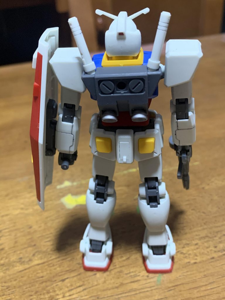 後ろ姿、バーニアはシルバーで塗装