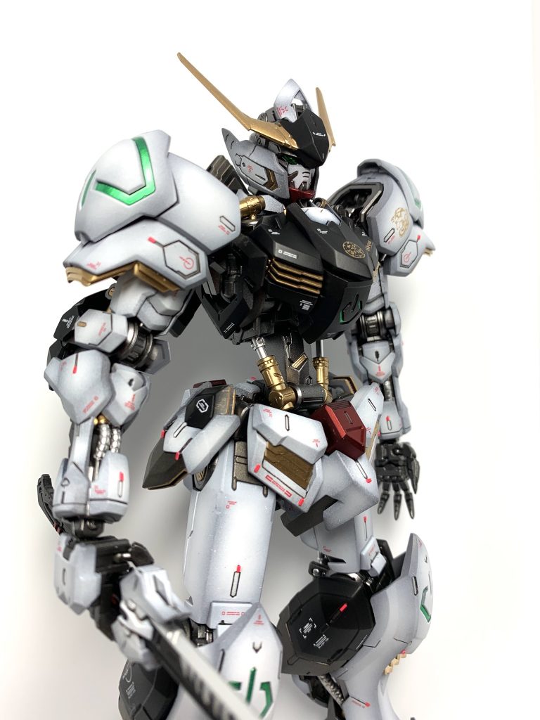 ピンクのクリアパーツはスターブライトシルバーに蛍光グリーンを重ねてサイコフレーム化しました。