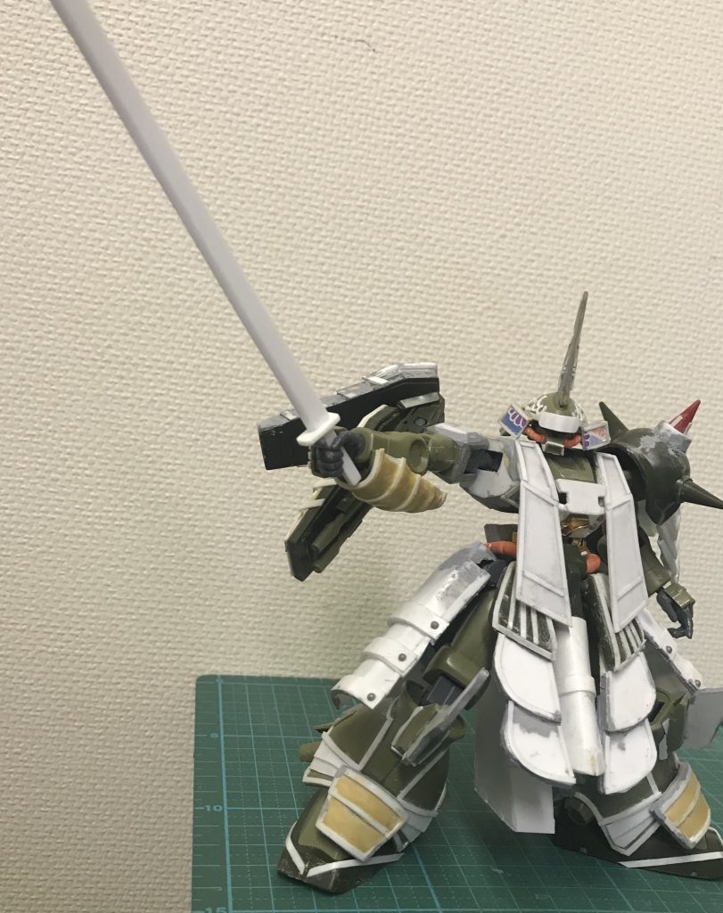 長刀持たせてみたものの、カメラに収まらない失敗、なので槍に変更。