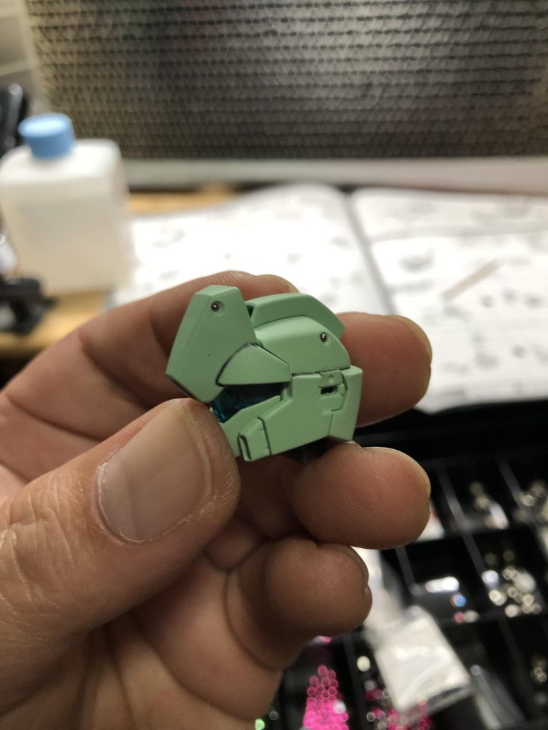 頭部と膝部には、1.5mmのメタルボールを追加しています。