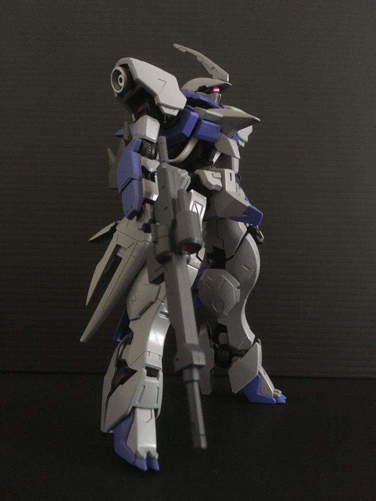 AEL設定⑧
ローカル社の社章(ロゴマーク)である「パープルヘイズ」の由来は、宇宙世紀では古語となった「紫煙をくゆらす」という日本語表現をデザインしたものであると言われている。