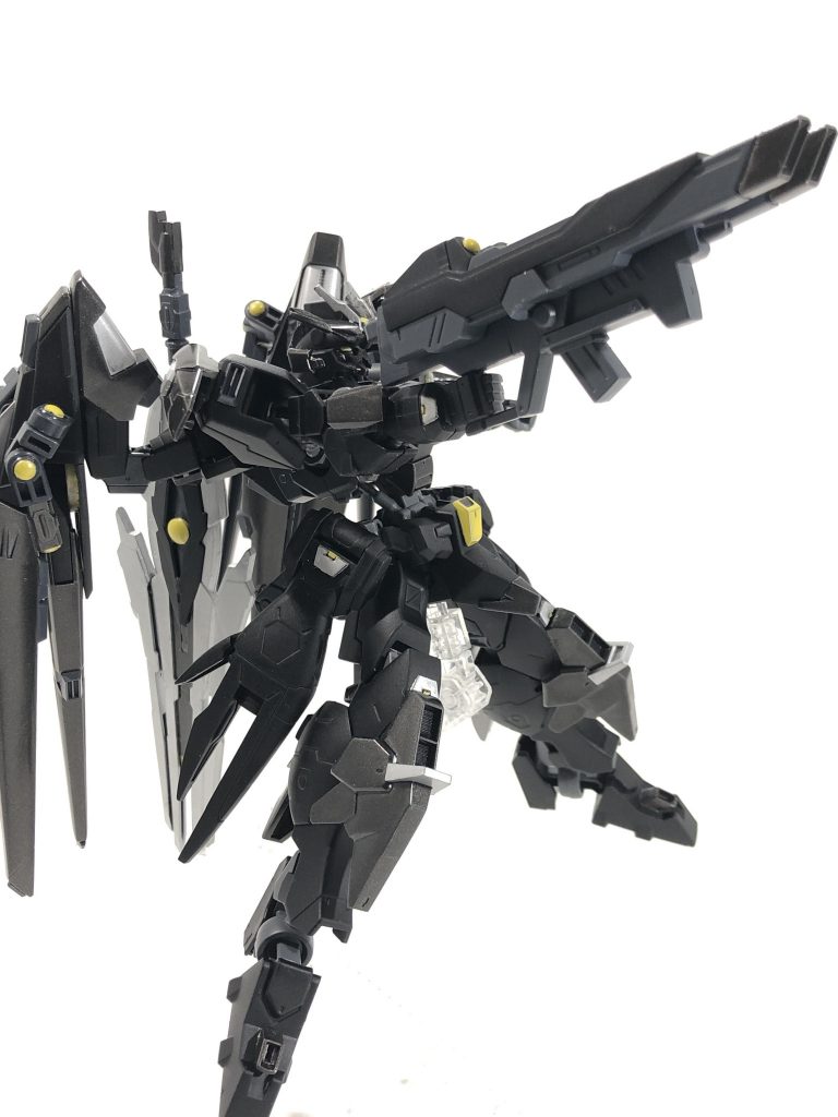 ライフル改、「シーニティ」。アスタロトのライフルにビームキャノンを追加しました。ビームキャノンはスコープ部分を円形のものに変更しています。使用しない時はリアに格納します。
「シーニティ」はフランス語で「磁界」のアナグラムです。