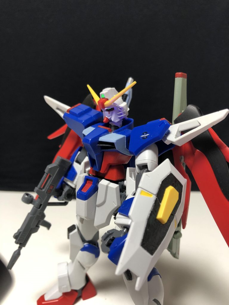 分かりづらいですがブラックライトで光ります