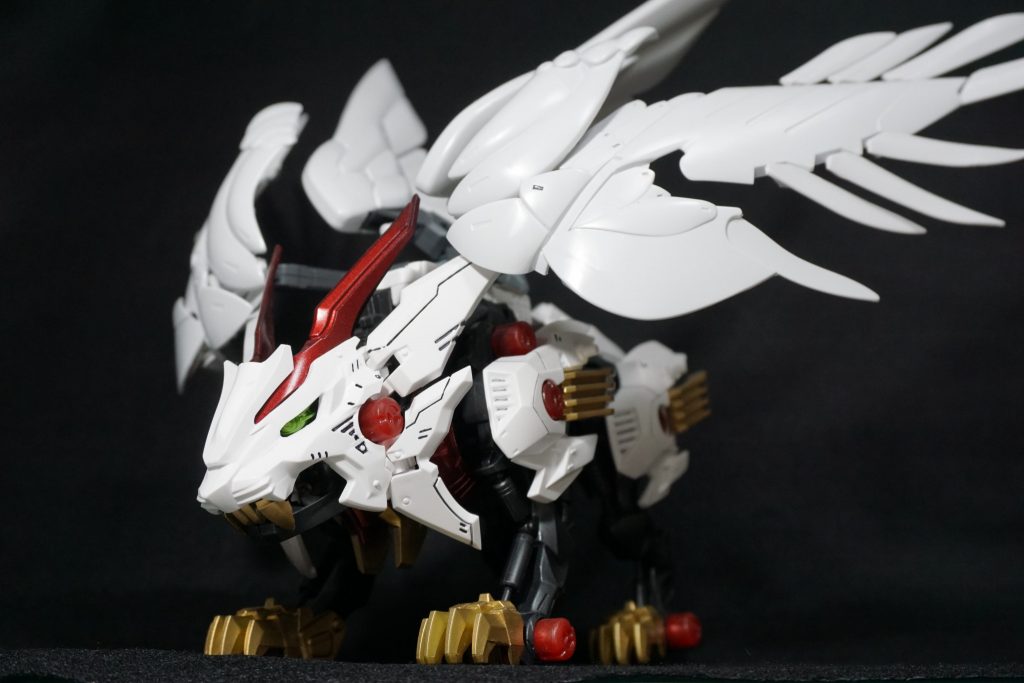 背景は100均一で買った黒色のフェルト布です。