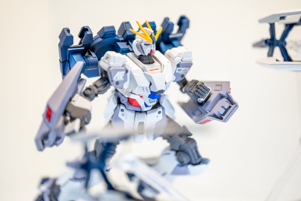 少し見えている眼は赤いですが、これはPhotoshopで編集した物です。