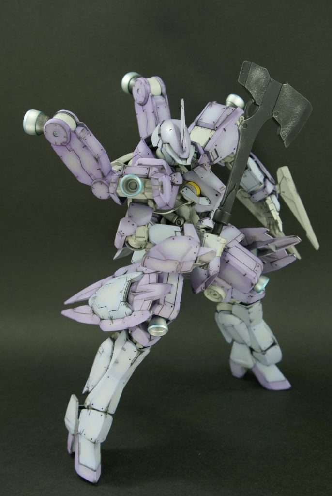 エッジの多いデザインなのでグラデもブラシも大変でした。