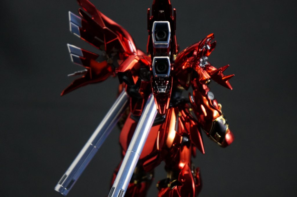 「２機のガンダムが揃って楯突くか、人の総意の器であるこの私に！」