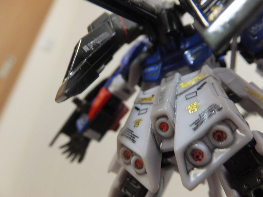 バーニア部分もこだわってデカールで！