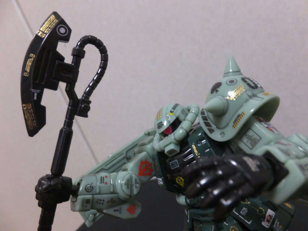 ザクマシンガンに加えてヒートホークもザクの代名詞