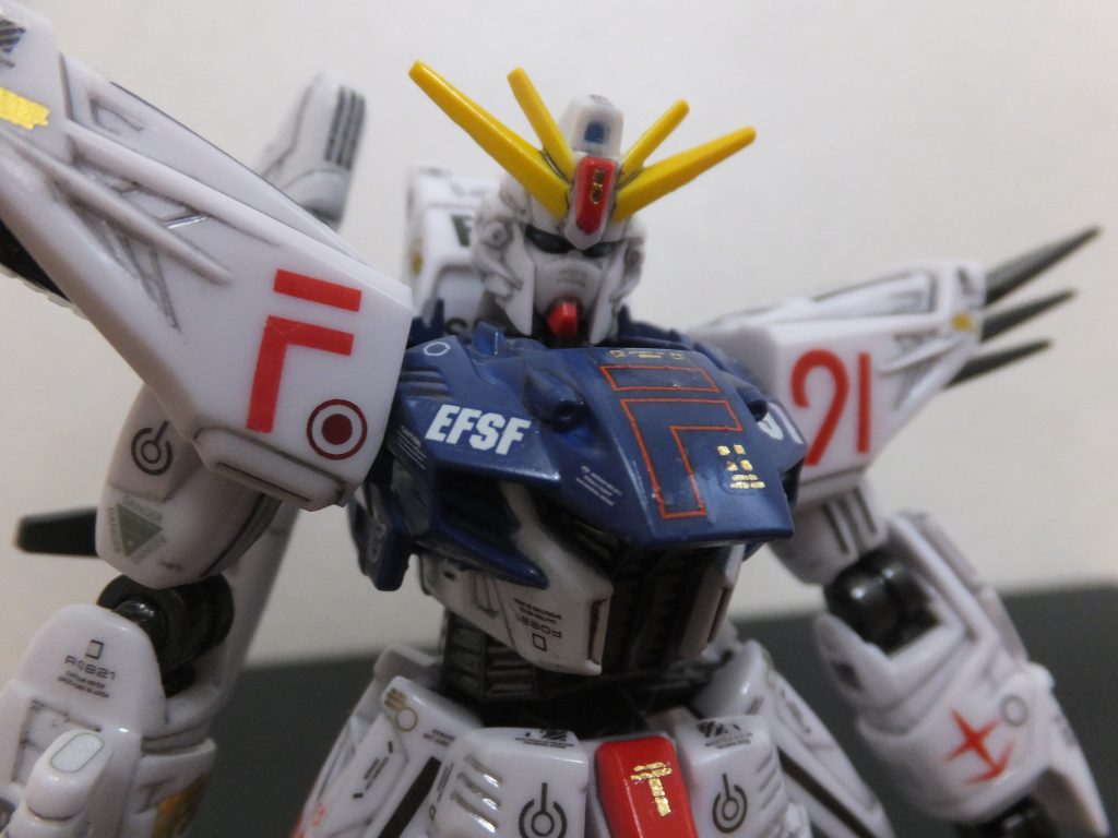 頭部はフェイスガード展開時のものも付属していましたが、気持ち悪いのでノーマルで。