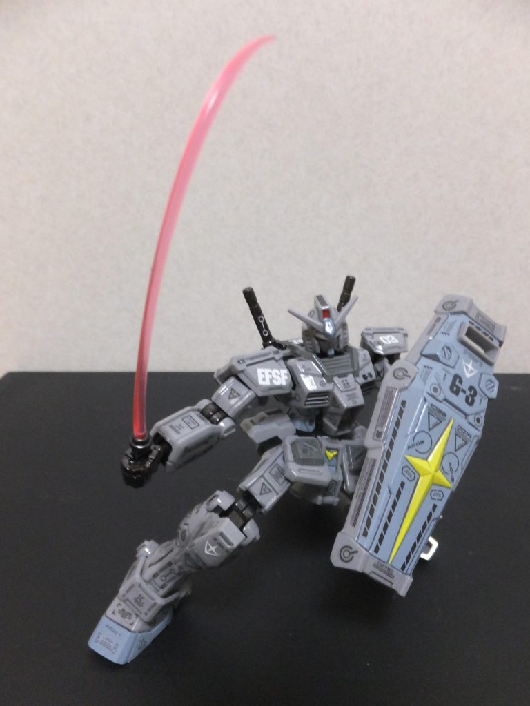 曲がってるビームサーベルは躍動感が出ていいですね。