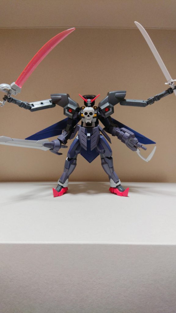 実は肩にジョイントがあり、スカール・クロウのアームを取り付け、スカール・シェルの武装を装備。