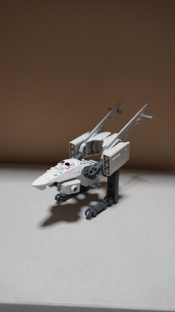 鳥型のスカール・クロウ。
スカルウェポンとアームアームズとジャンクパーツを組み合わせて制作。