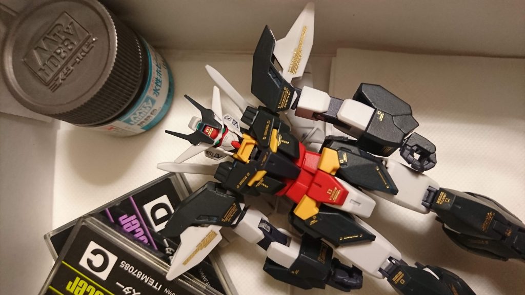 ゴールドのデカールをぺたぺた…_:( _ ́ω`):_
ここから汚し開始です_(:3」∠)_