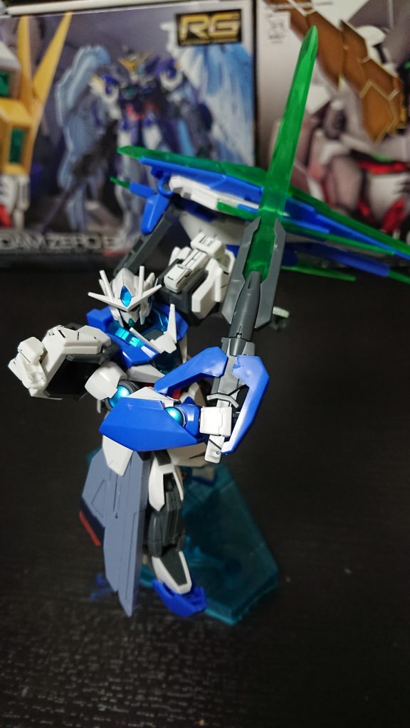 [GNソード]
フォルトゥーナの近接武装、ビームサーベルとは違い扱いが難しいが切れ味はこちらの方が上。遠距離武器を持たせる計画があったが姉妹機であるALICEへとその計画が移った為この兵装とGNソードビットしか存在しない。