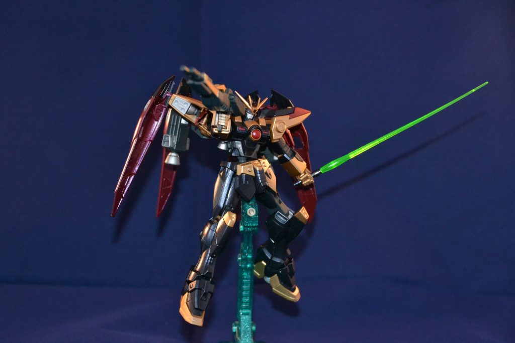 サーベル構えつつ射撃