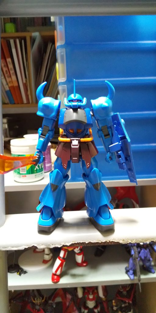 一旦組み立てた状態。流石ジオン機どうし。機体ライン的に違和感がない。