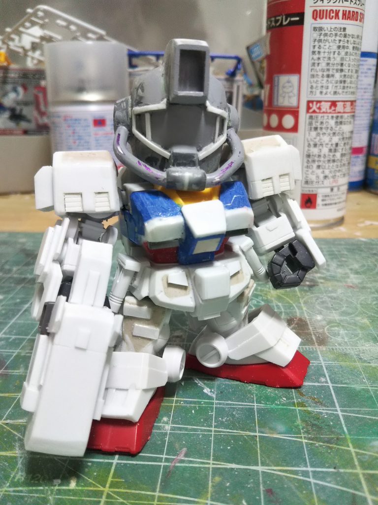 白い部分はだいたいプラ板です。
今回はパテよりプラ板が多いです。