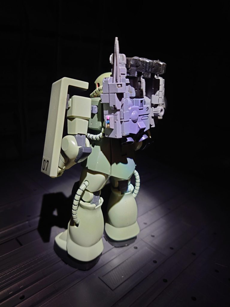 ジャンクパーツを組み合わせて作った専用バックパック
それ以外はノーマルです