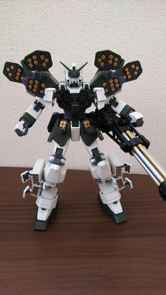 やっぱり、ヘビーアームズと言えばフルバーストですよね。
でも展開すると、塗装剥げが。。。