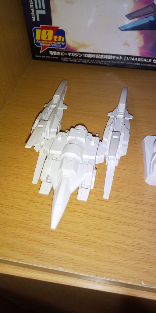 GNセファーも白一色でしたが、筆塗りでの塗り分けはなんとかなりました