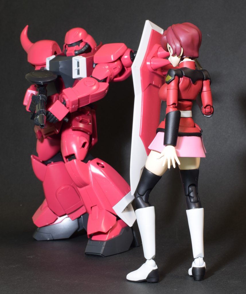 髪はショートにしてサイドのボリュームも抑えました。