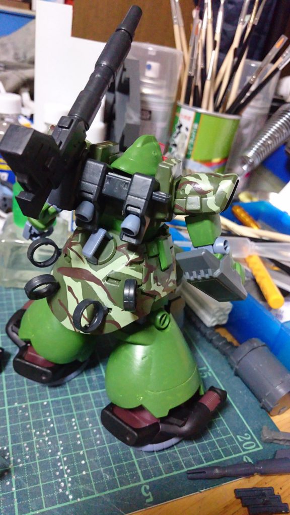 迷彩塗装は初めてだったので迷彩パターンの資料を見ながら色々と手探り状態でした。
製作途中と完成品見ると多少蛇足に感じる部分もある気がしてます
迷彩塗装はまたチャレンジしたい課題です