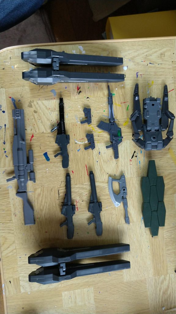 こちらが、上記しましたバースの装備一覧です
アメイジングウェポンバインダーの先端にも銃口を取り付けてるので、武器を出した後もサブウェポンとして使えます