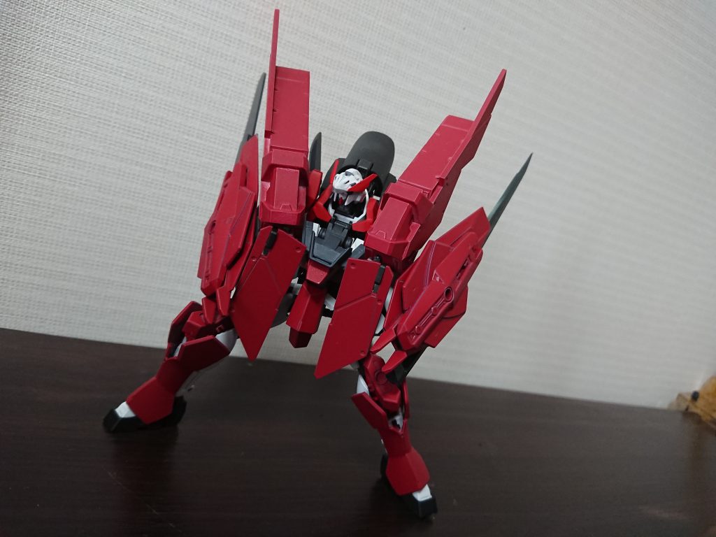 多重増加装甲装備「リーネア・レクタ」
MSに似合わないほどの大型多重装甲を装備することにより通常のMSの装備できる火器による攻撃をほとんど防御できる(ダインスレイブは除く)