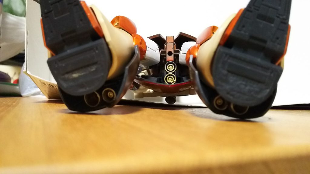 リアスカートを長くして追加装甲とスカート下にバーニアを仕込むという結果に相成り申した････。