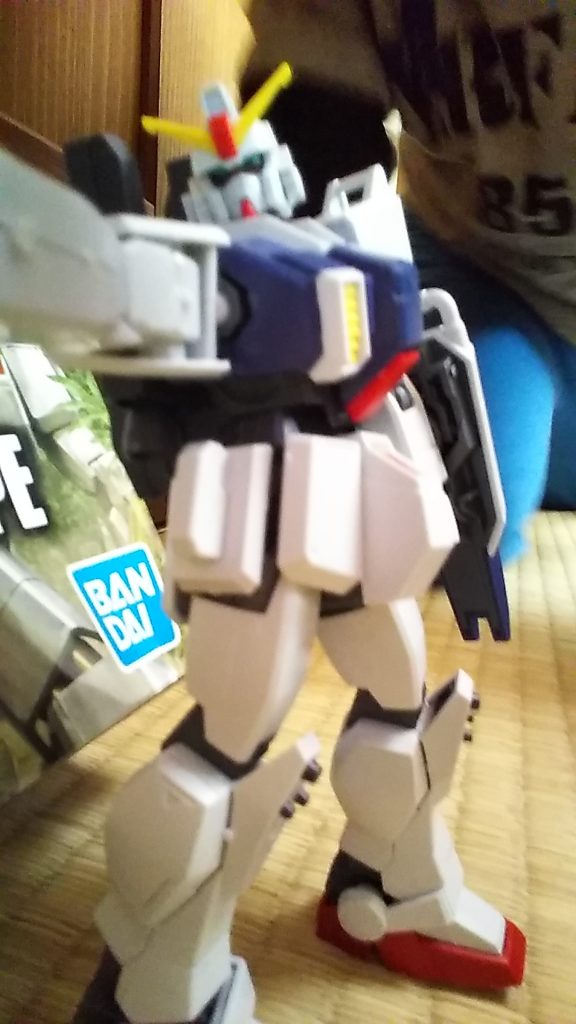 後ろに製作者が…