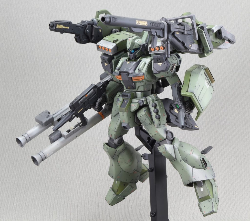 「個人のカスタムであってもベース機登場作品の世界観にそぐわないものにはしたくない」とか言ってたキャラの後継機が、サテライトキャノンってどうなん?という思いから、本機を制作してみた…などという高い志はない。いっぱい武器つけると楽しいね!