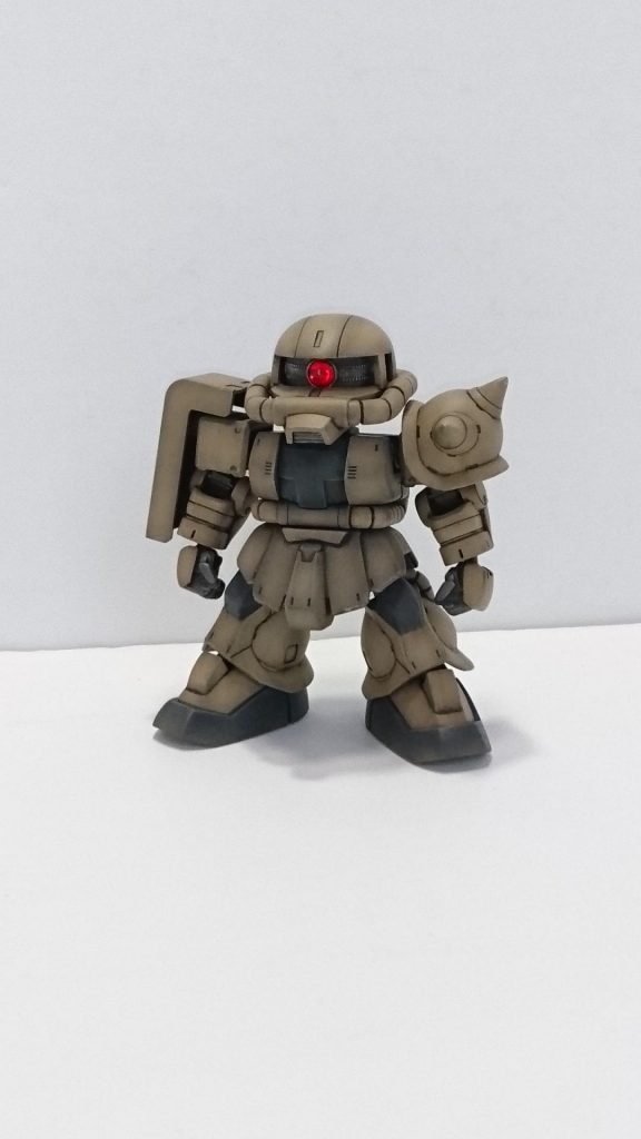 四肢の取り付けに違和感があったので肩位置を下げ、股関節を内側に詰めました。

不自然な隙間の出来る足の甲を後ろ側に延長してます。